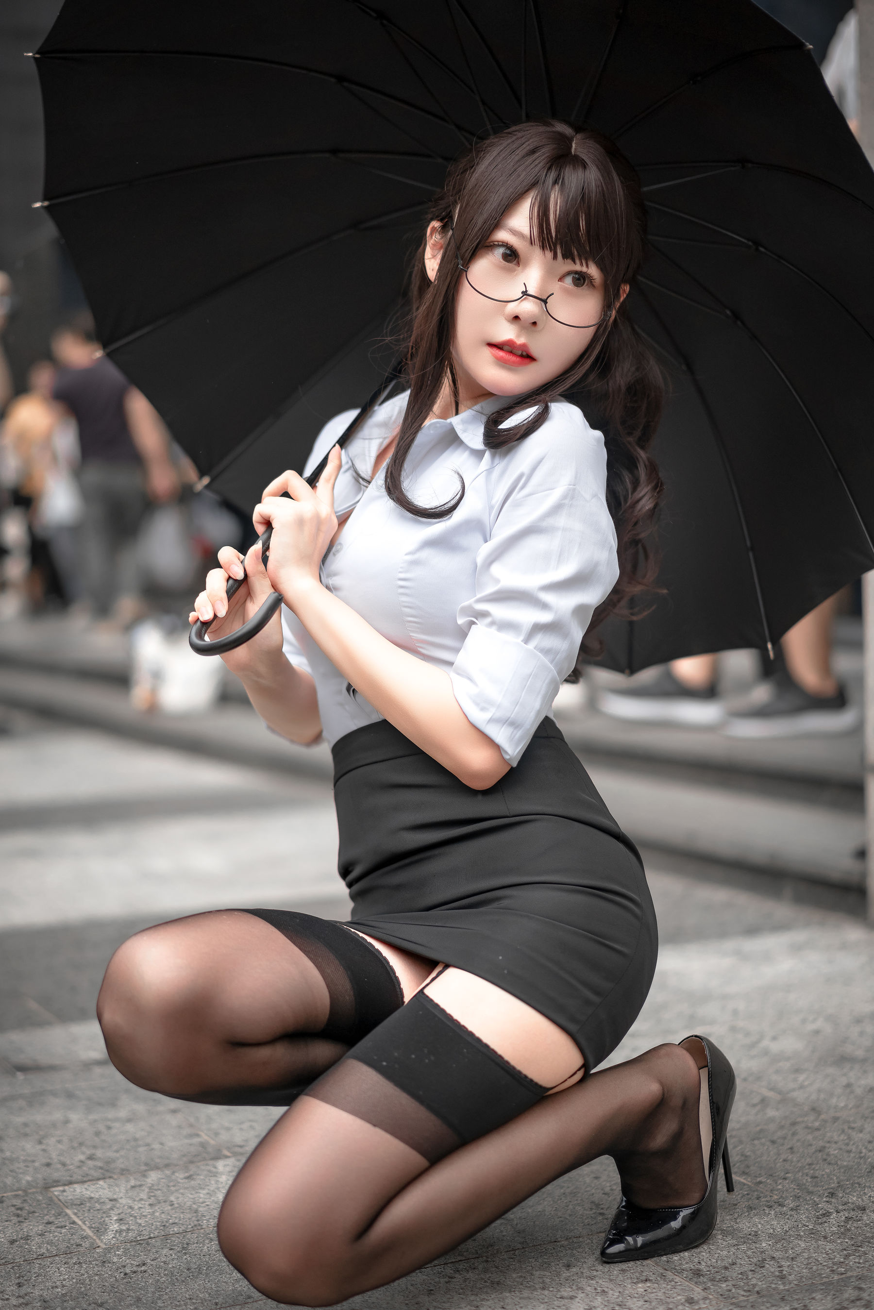 [网红COSER] 香草喵露露写真 - 丝袜西装诱惑 第1张图