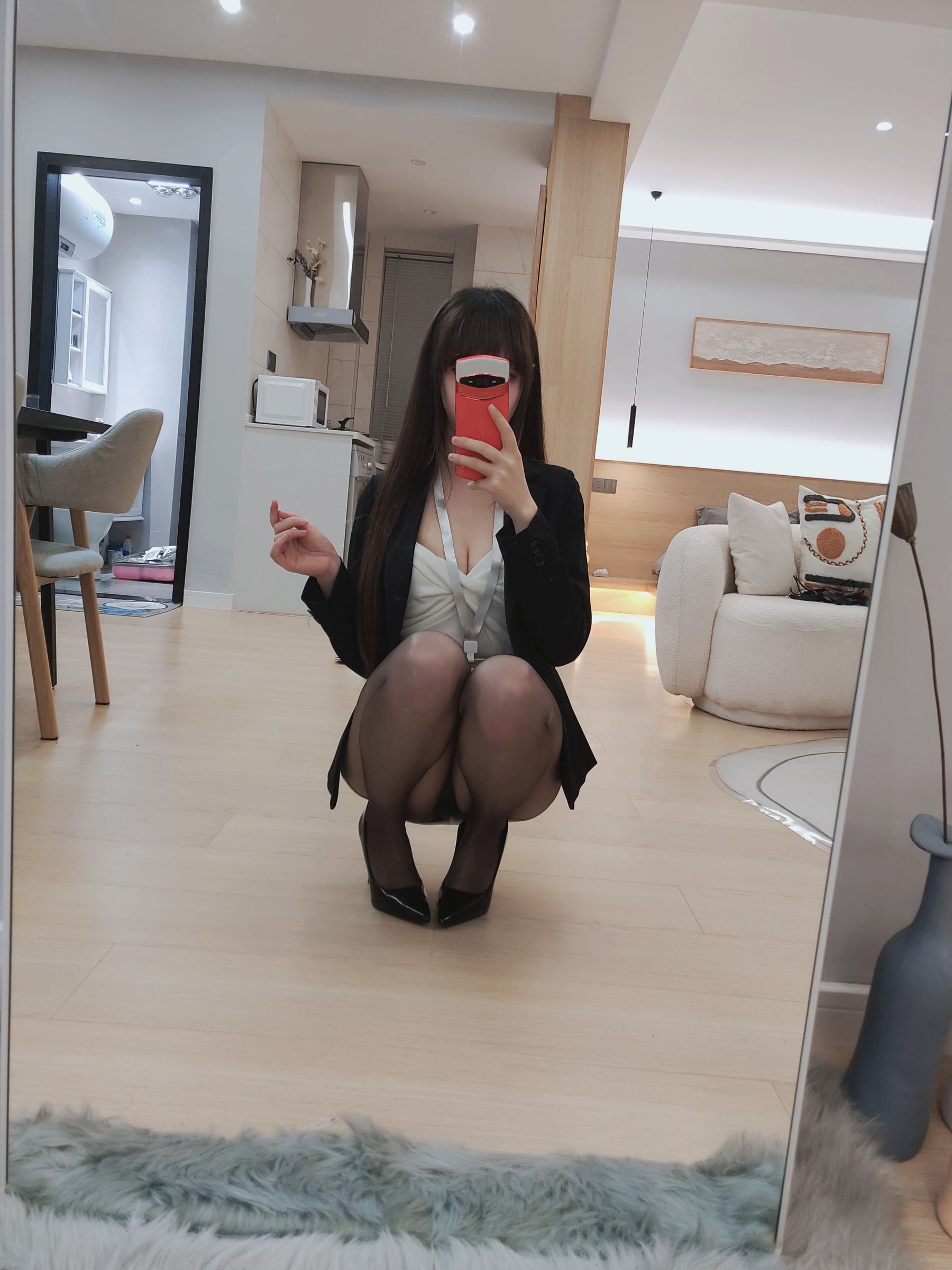 [福利COS] Cos小姐姐雪琪 - OL后辈出差第一天 第29张图