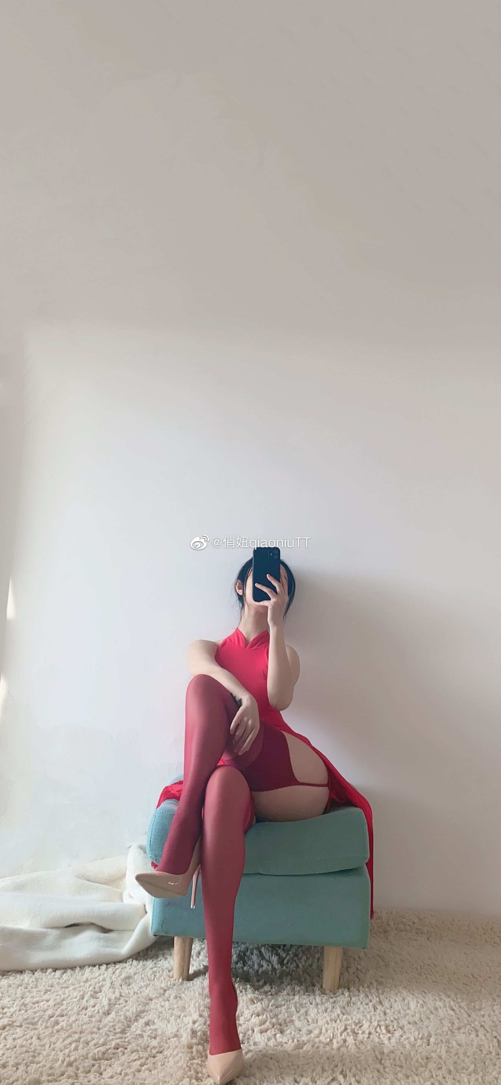 [福利COS] 俏妞qiaoniuTT - 丝袜长腿翘臀 视图合集 第101张图
