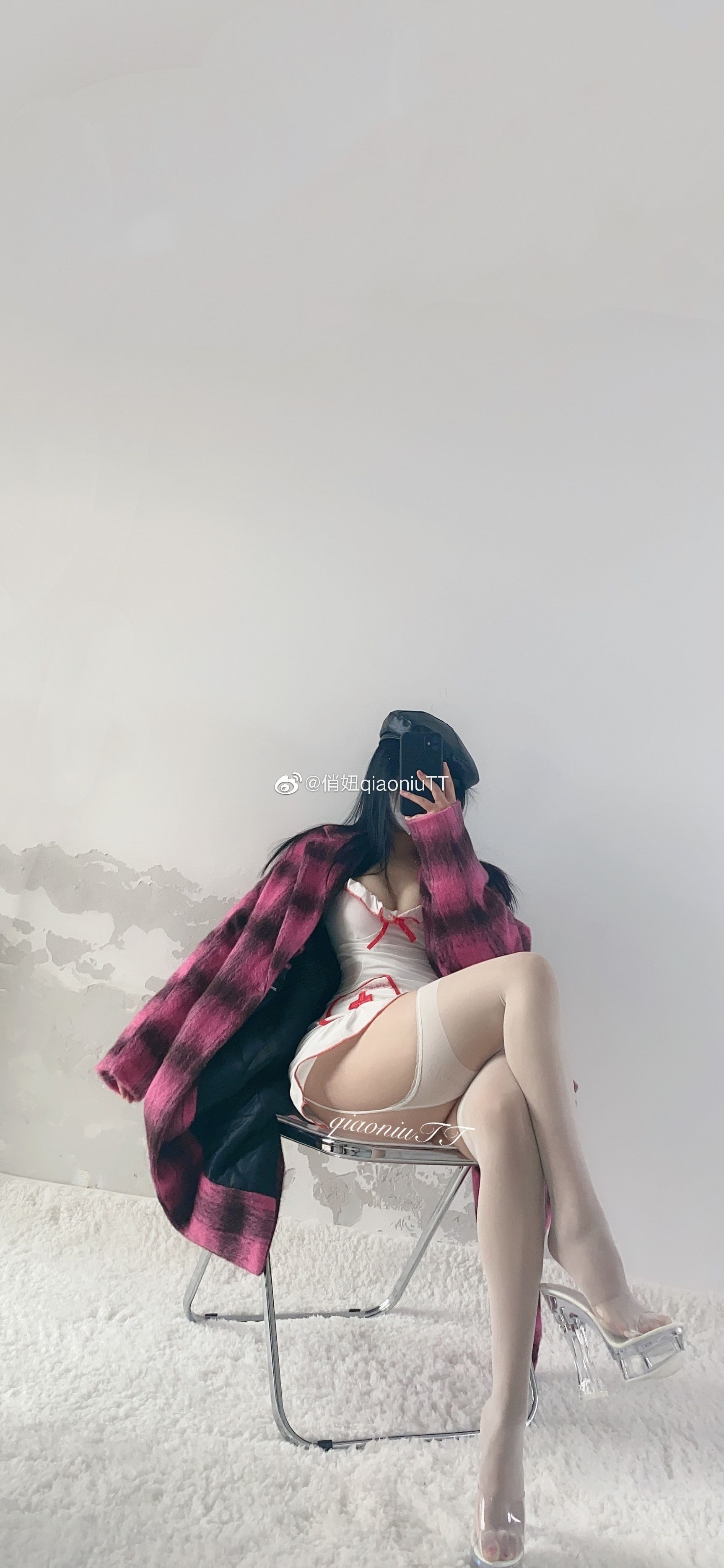 [福利COS] 俏妞qiaoniuTT - 丝袜长腿翘臀 视图合集 第116张图