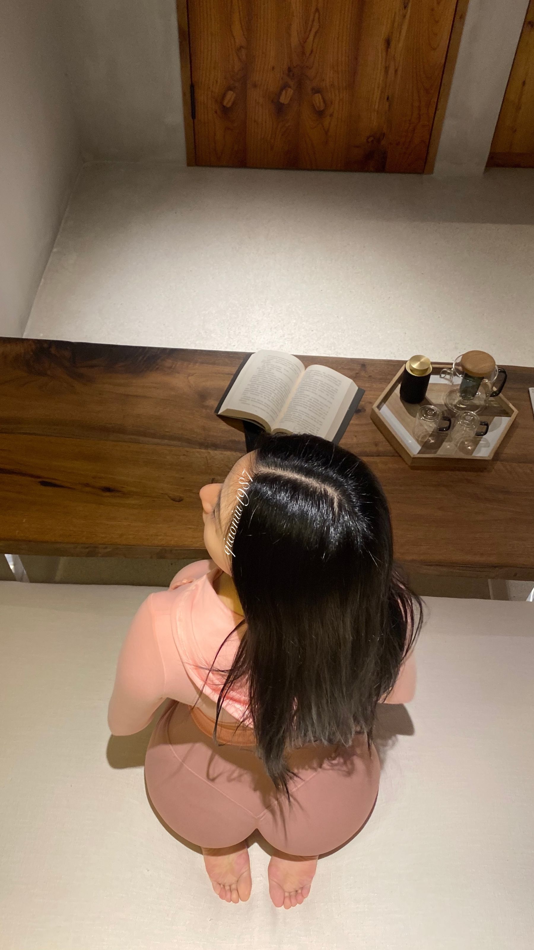[福利COS] 俏妞qiaoniuTT - 丝袜长腿翘臀 视图合集 第135张图