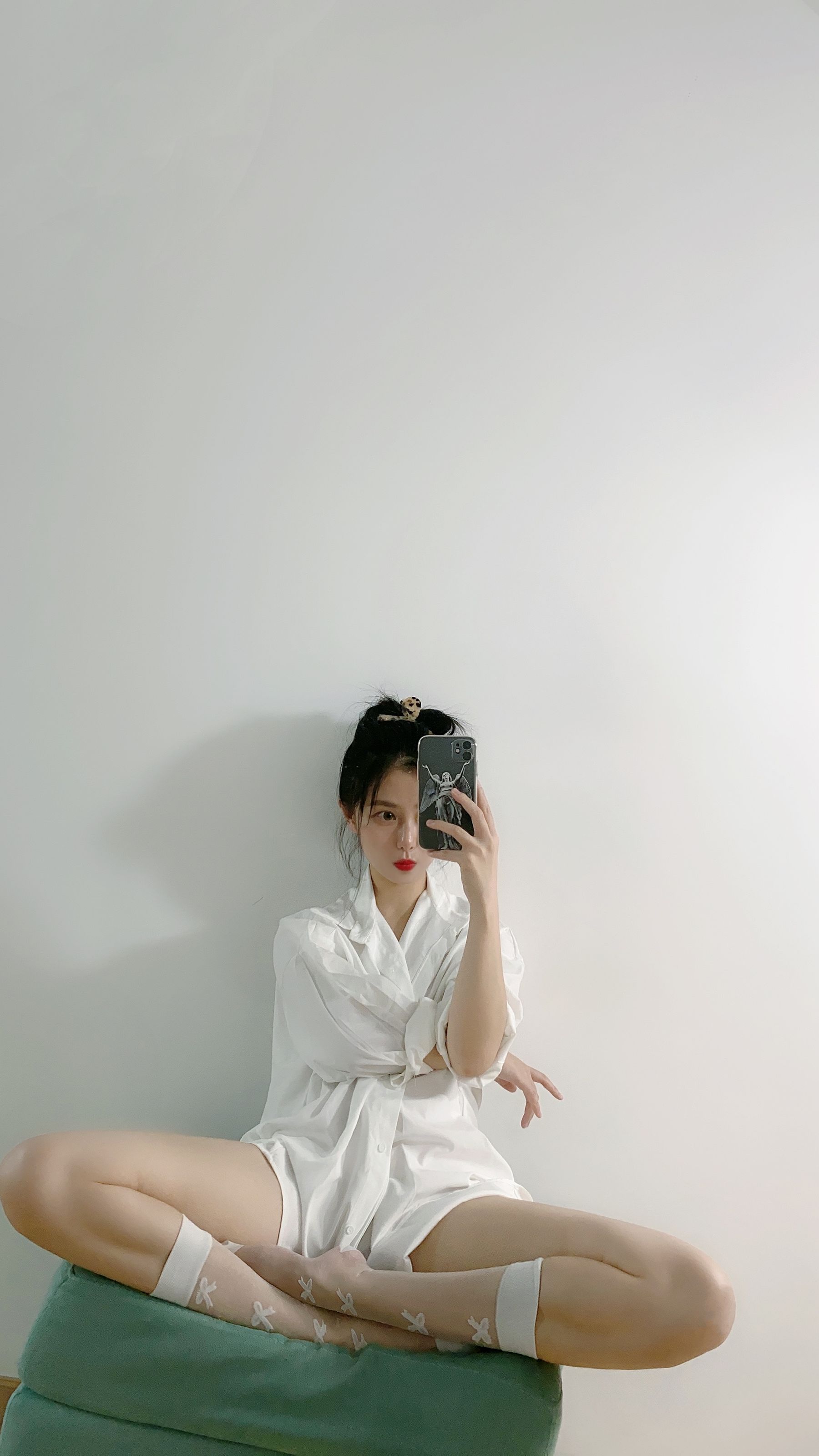 [福利COS] 俏妞qiaoniuTT - 丝袜长腿翘臀 视图合集 第194张图