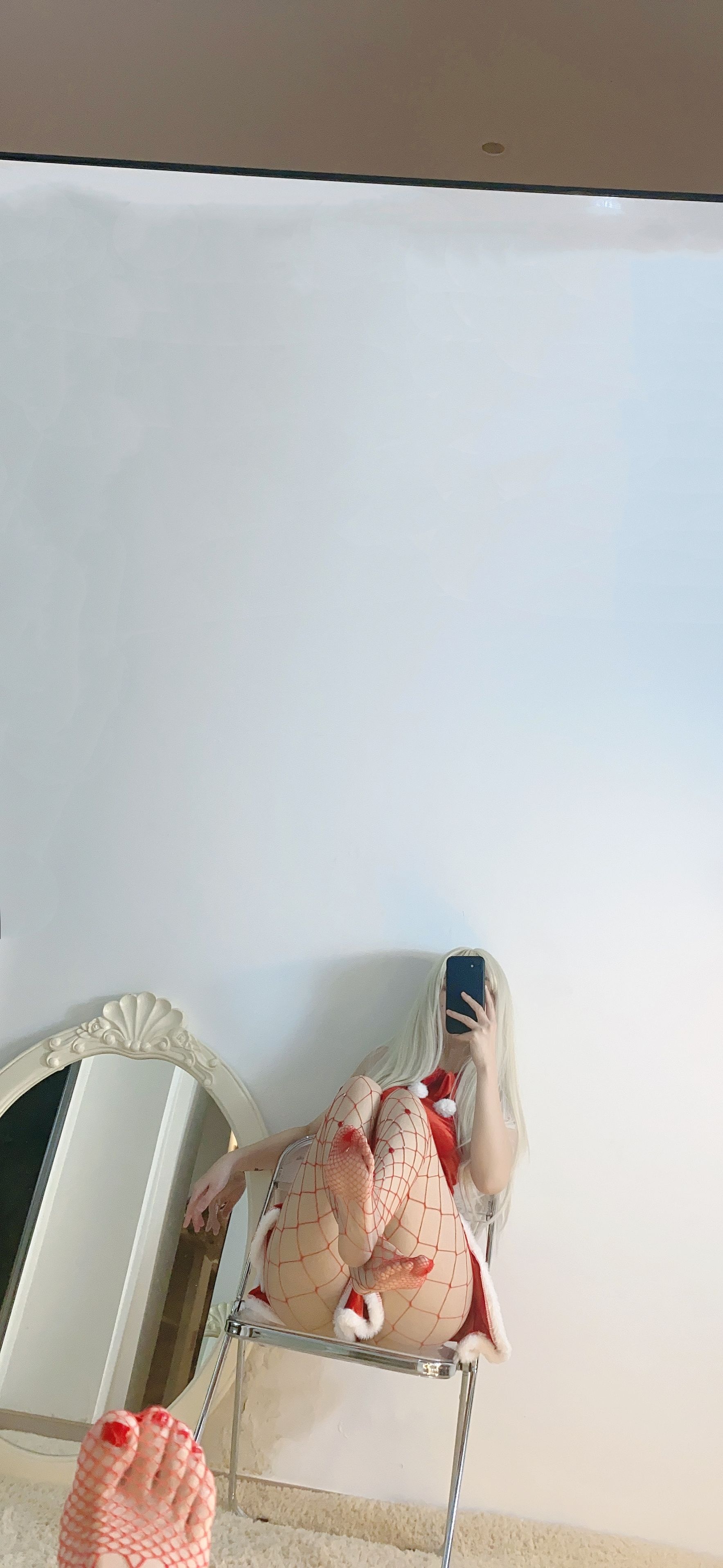 [福利COS] 俏妞qiaoniuTT - 丝袜长腿翘臀 视图合集 第196张图