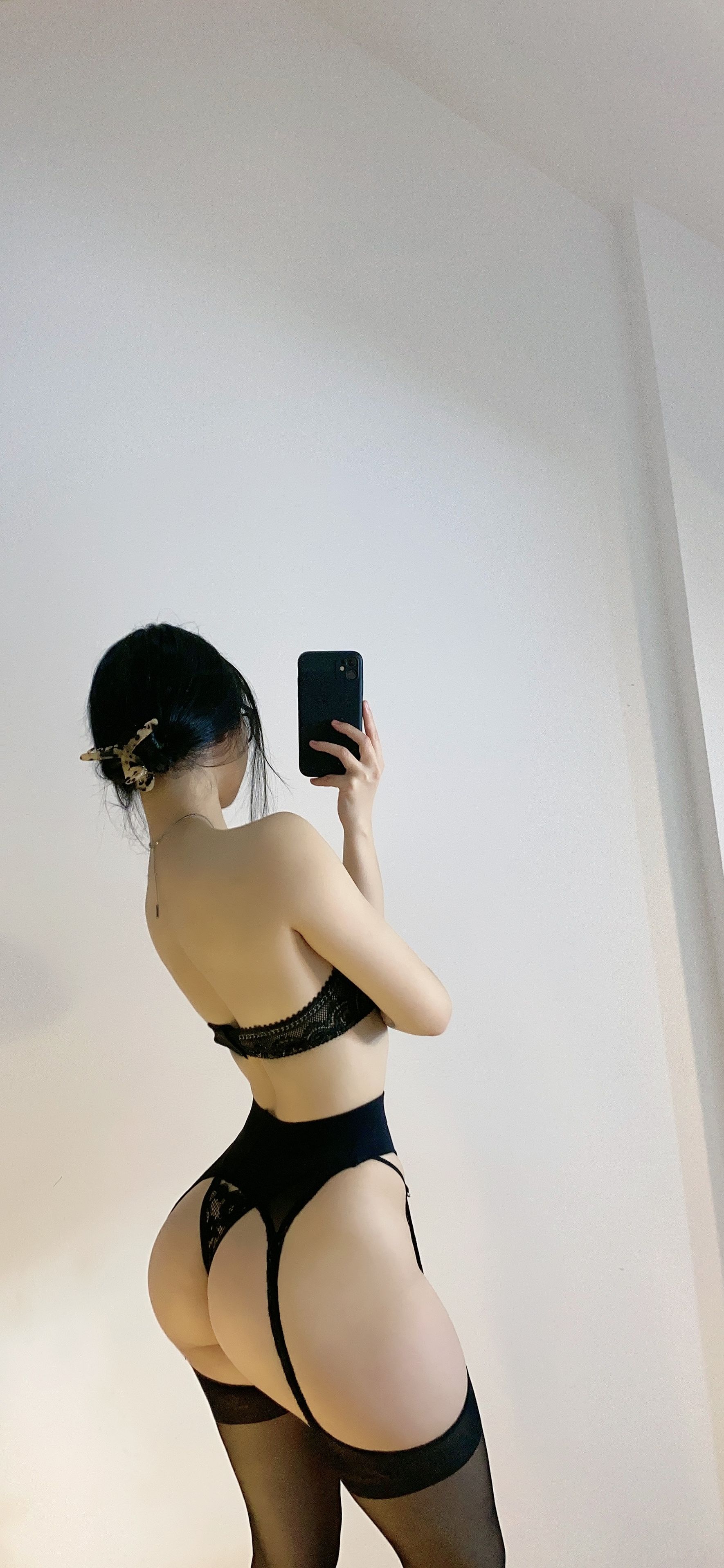 [福利COS] 俏妞qiaoniuTT - 丝袜长腿翘臀 视图合集 第198张图