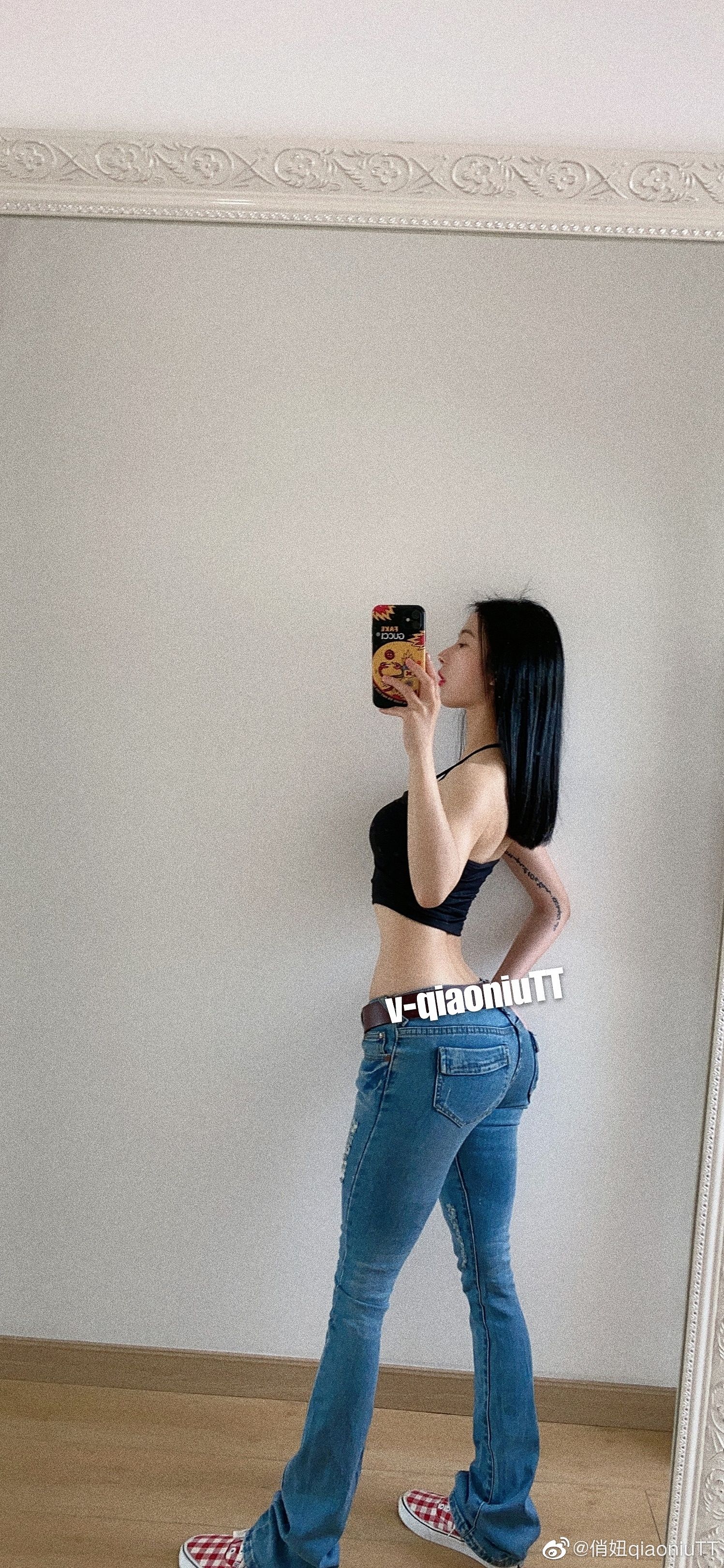 [福利COS] 俏妞qiaoniuTT - 丝袜长腿翘臀 视图合集 第38张图