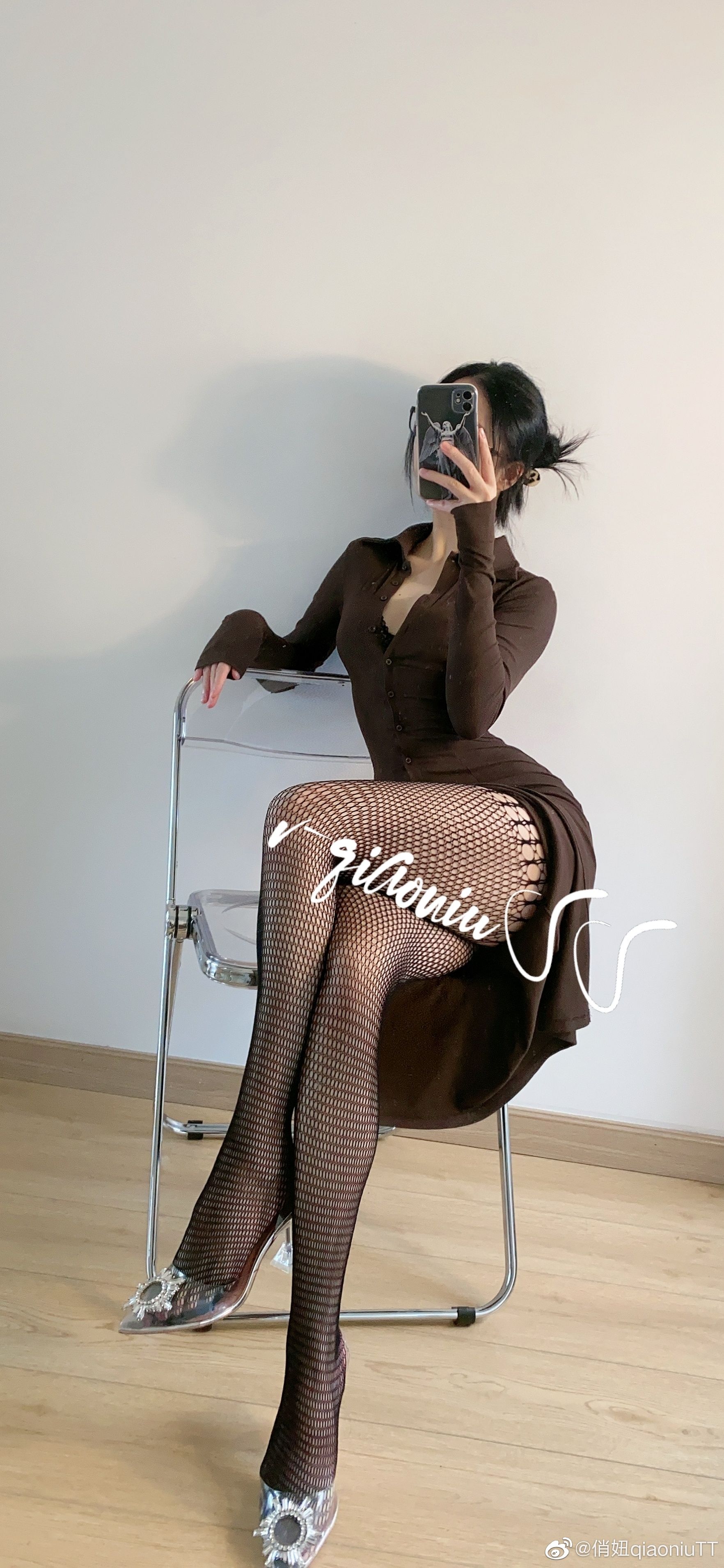 [福利COS] 俏妞qiaoniuTT - 丝袜长腿翘臀 视图合集 第75张图