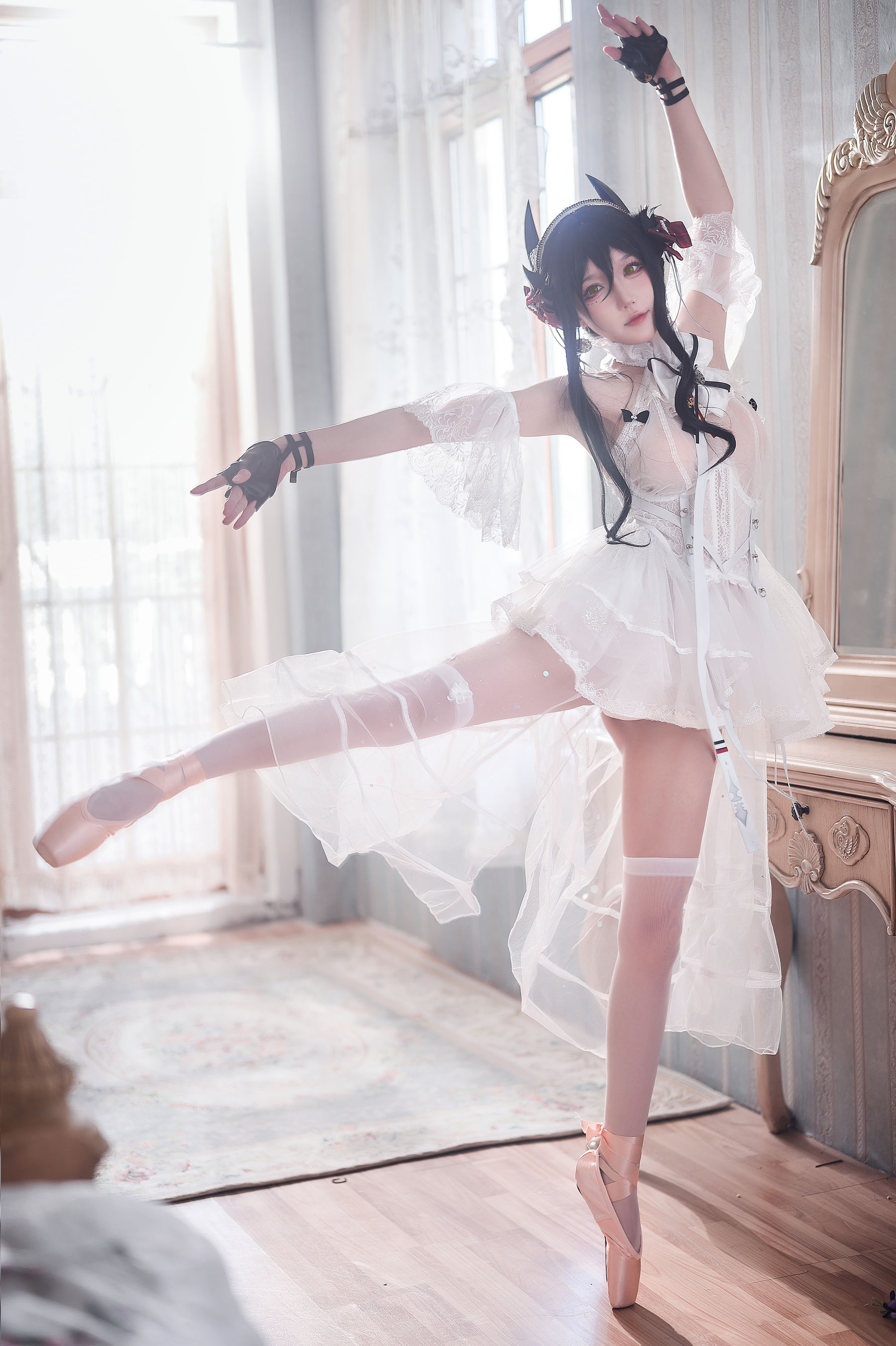 [福利COS] 动漫博主阿包也是兔娘 - 明日方舟 伊内斯芭蕾 第13张图