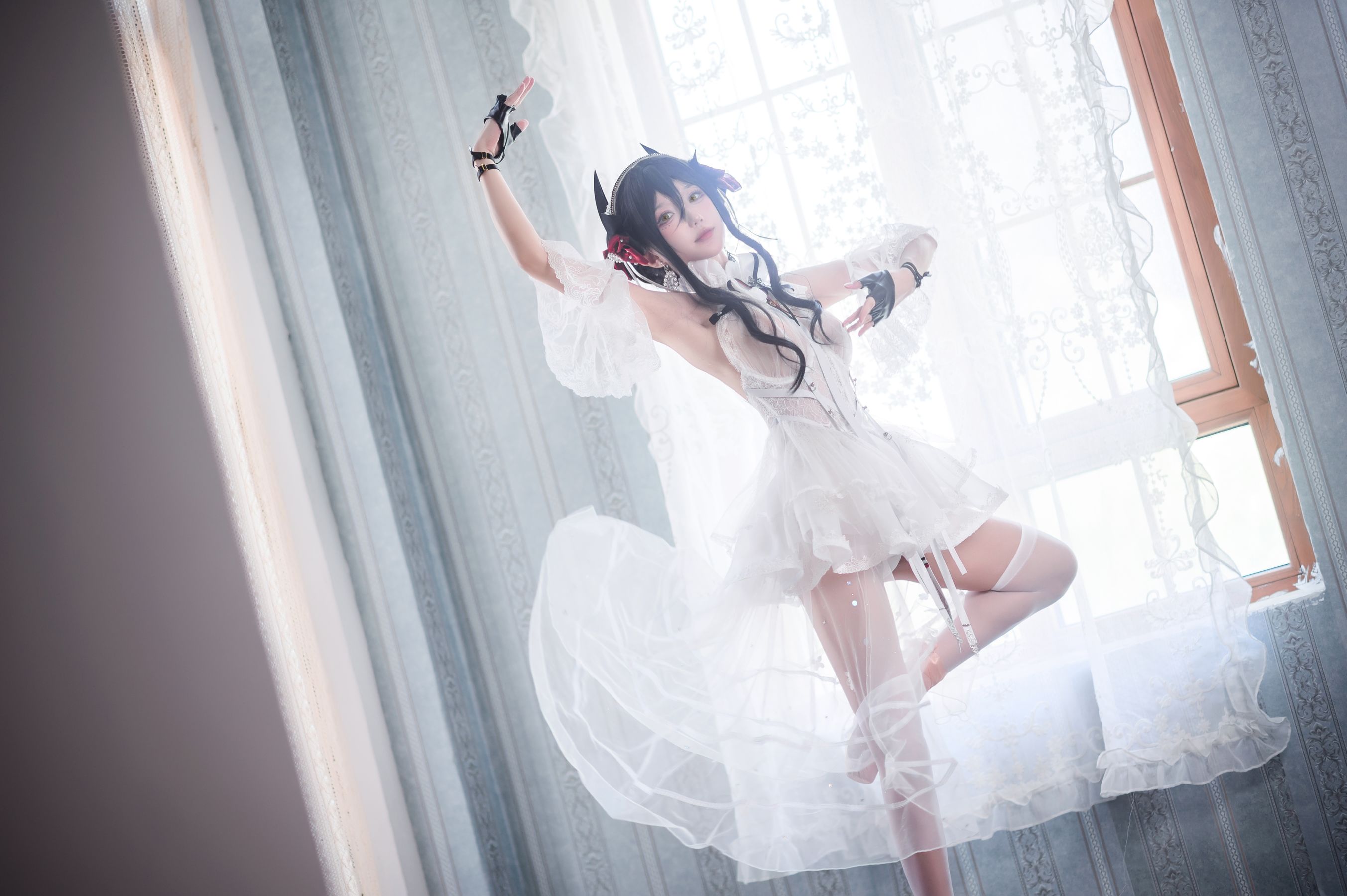 [福利COS] 动漫博主阿包也是兔娘 - 明日方舟 伊内斯芭蕾 第3张图