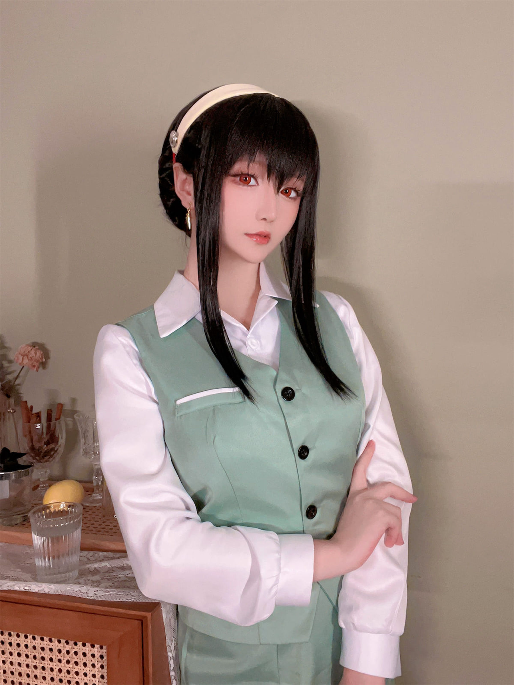 [福利COS] Coser小姐姐星之迟迟 - 圣诞节 约尔 OL制服 第1张图