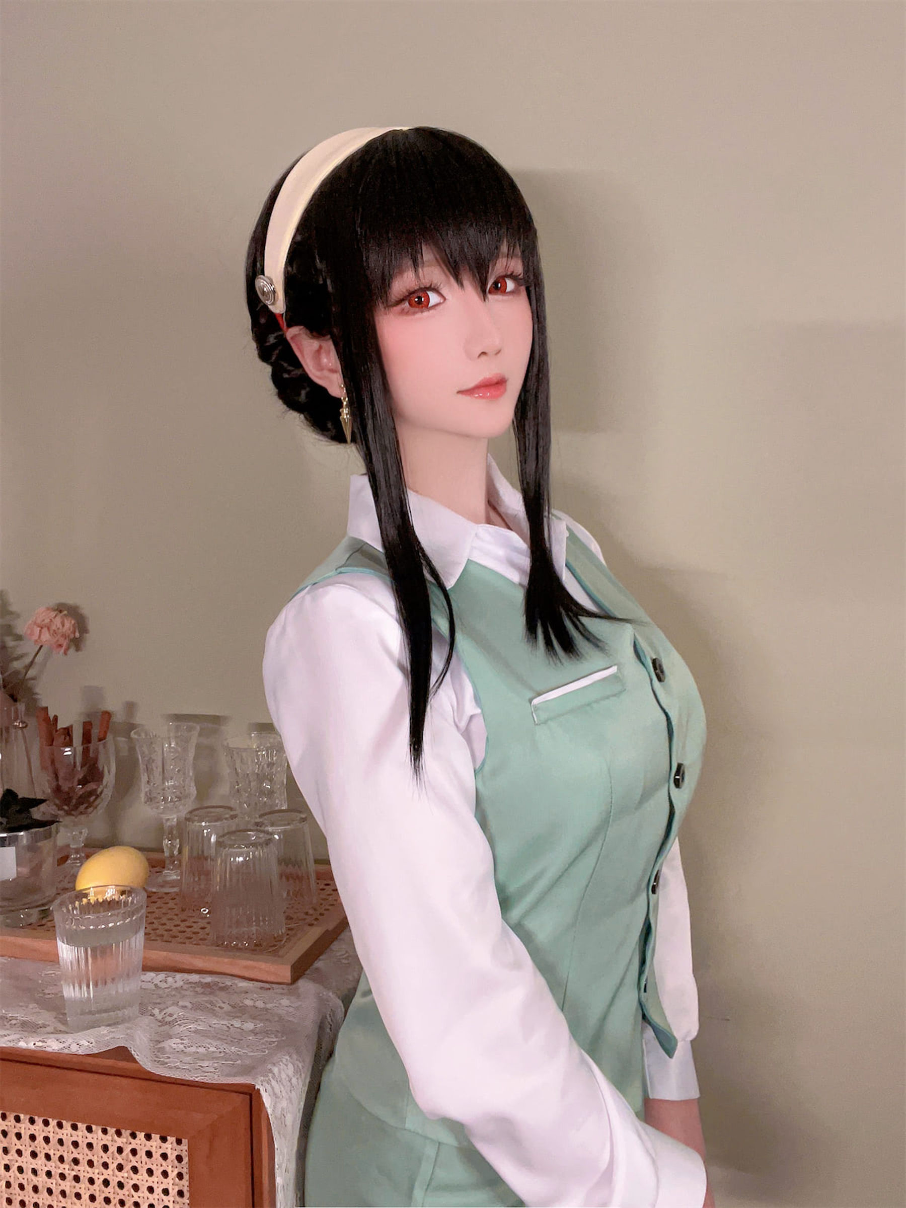 [福利COS] Coser小姐姐星之迟迟 - 圣诞节 约尔 OL制服 第3张图