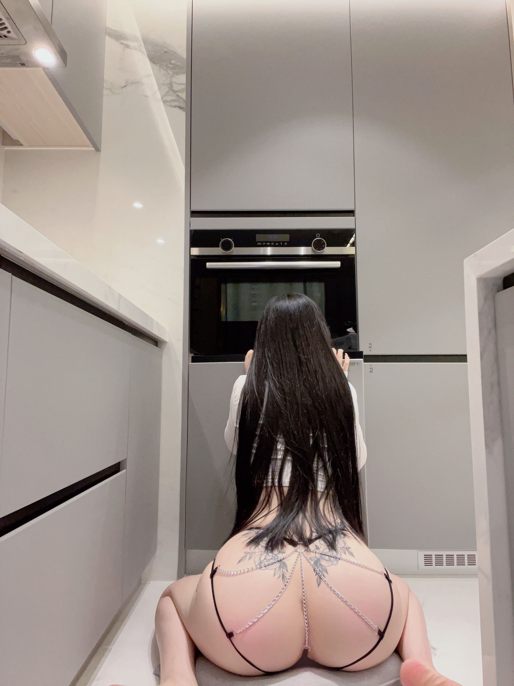 [福利COS] 美臀女神左公子666 - 史上最细内内 第1张图