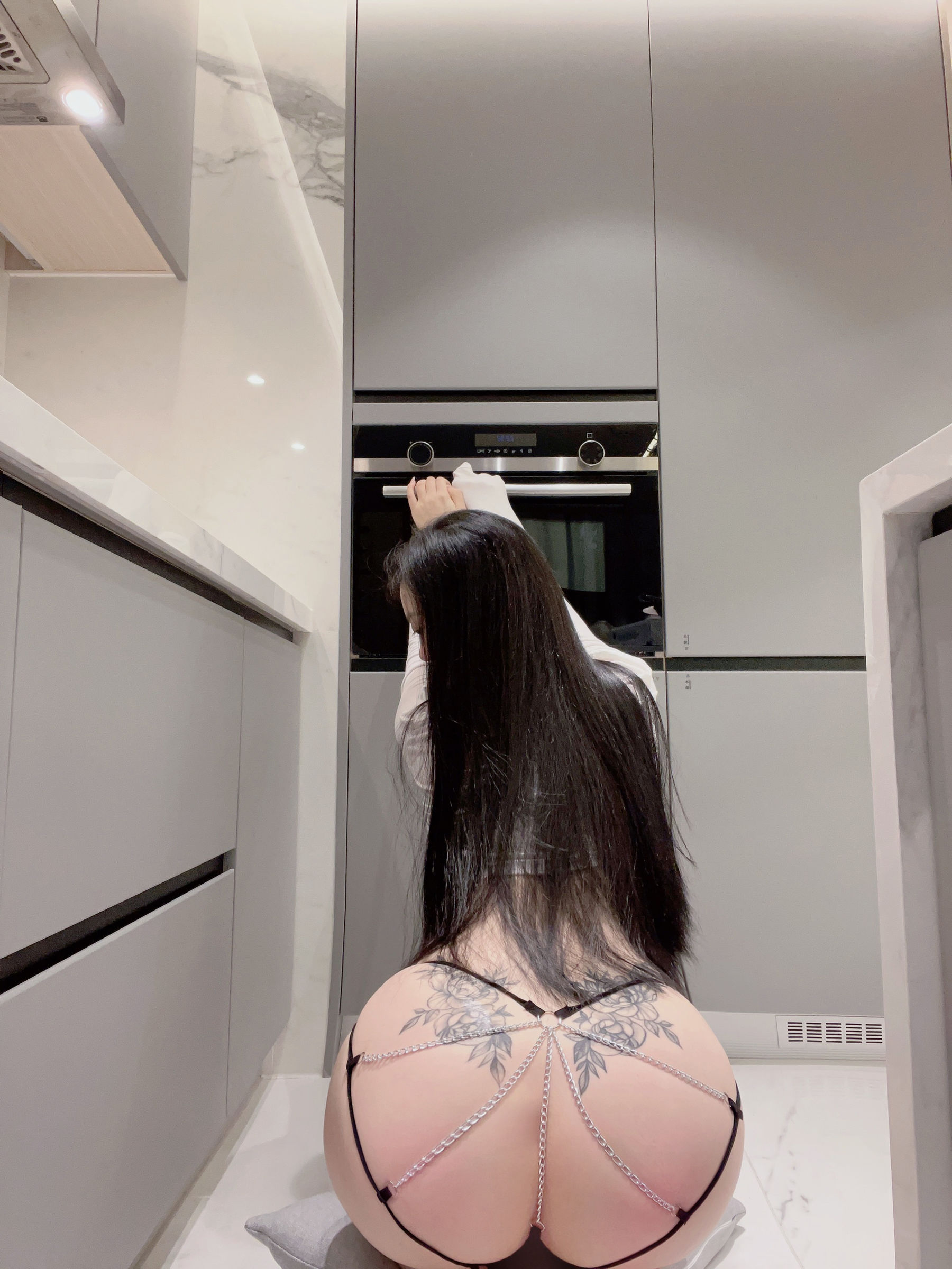 [福利COS] 美臀女神左公子666 - 史上最细内内 第7张图