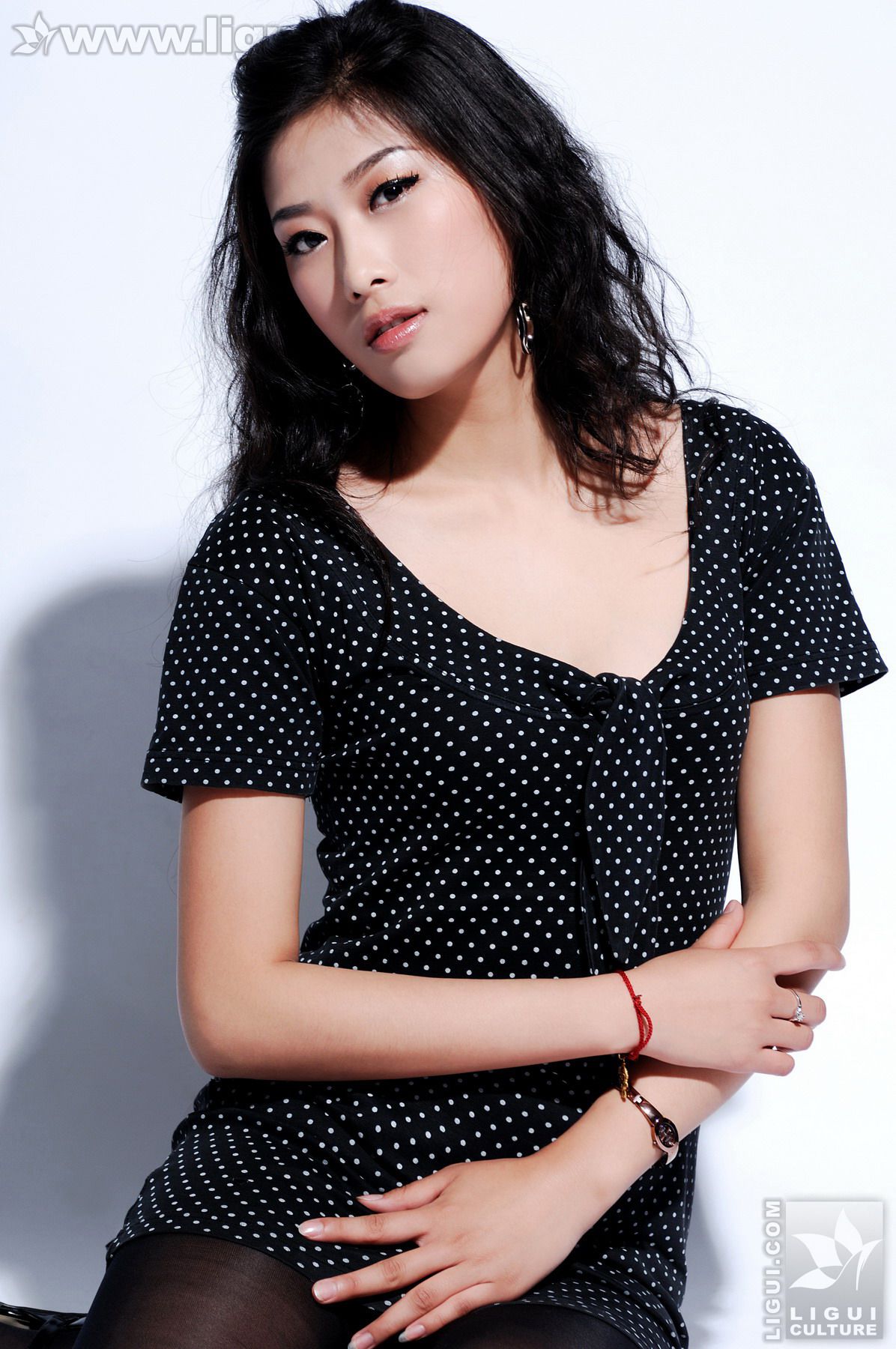 [丽柜LiGui] Model 王玉《黑丝美女新丽人》美腿玉足写真图片 第11张图