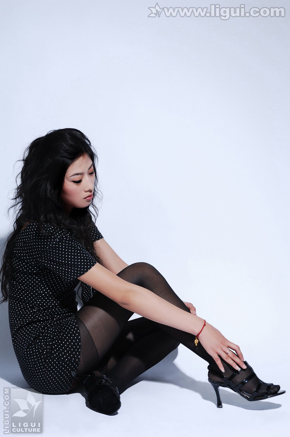 [丽柜LiGui] Model 王玉《黑丝美女新丽人》美腿玉足写真图片 第23张图