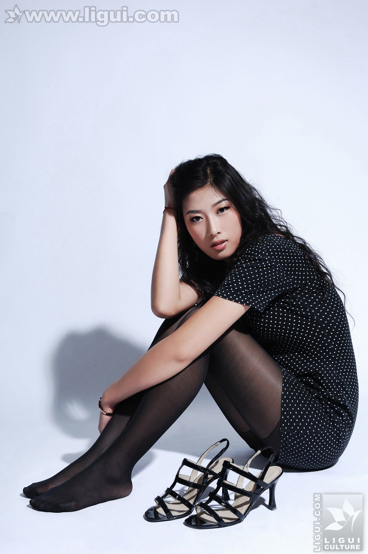 [丽柜LiGui] Model 王玉《黑丝美女新丽人》美腿玉足写真图片 第39张图
