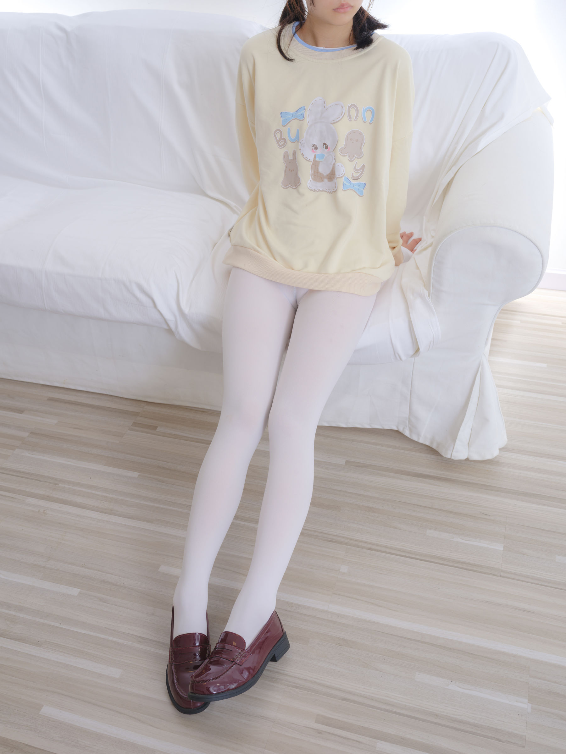 森萝财团写真 - 雨云 04E4K 第1张图