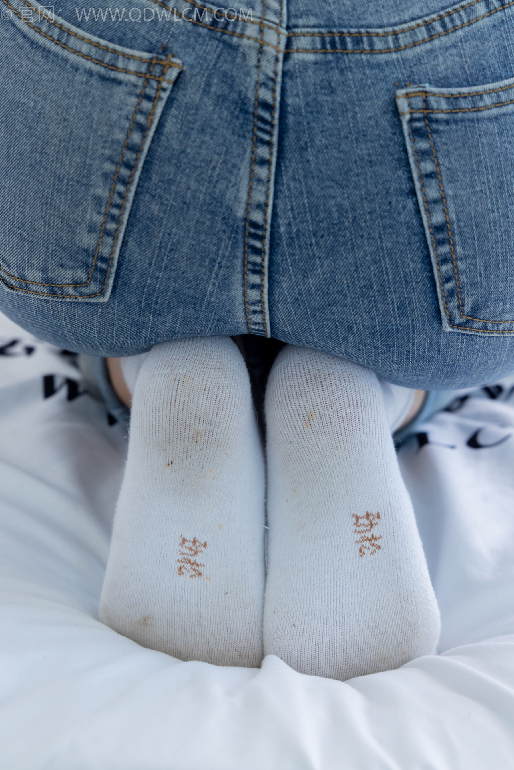 物恋传媒 No.1783 绒绒 -运动鞋、自然穿脏白棉袜 第16张图