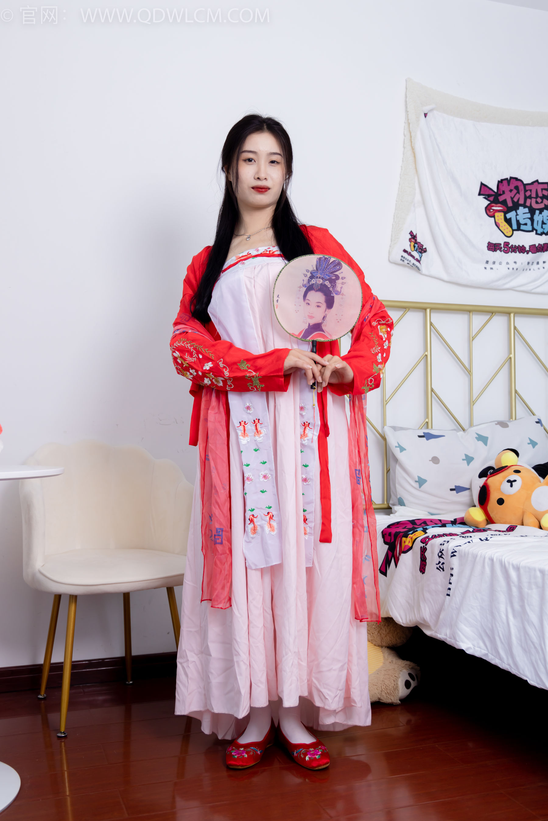物恋传媒 No.1872 绒绒 -红衣飘飘 第1张图