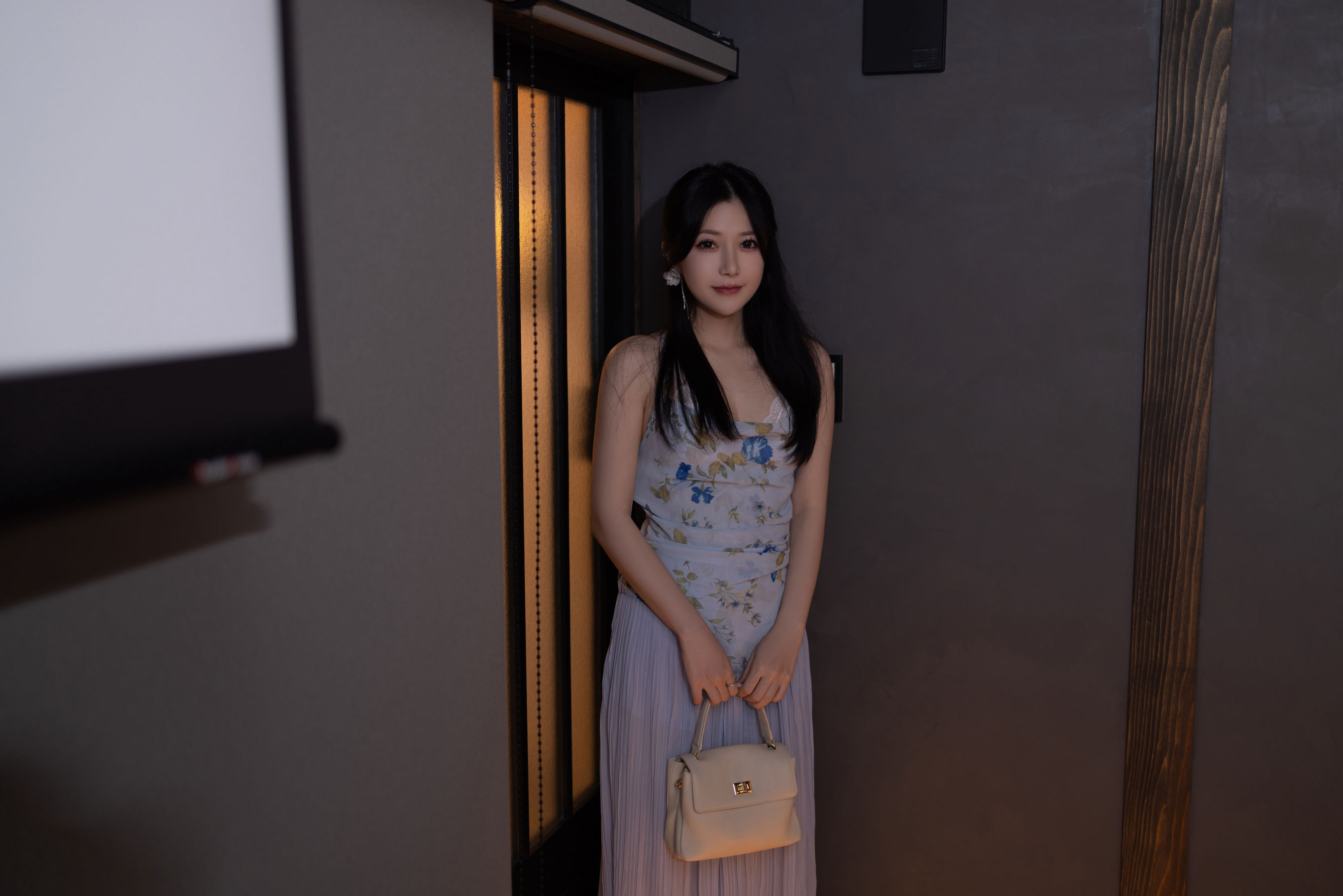 鱼子酱 她的体香写真 第1张图