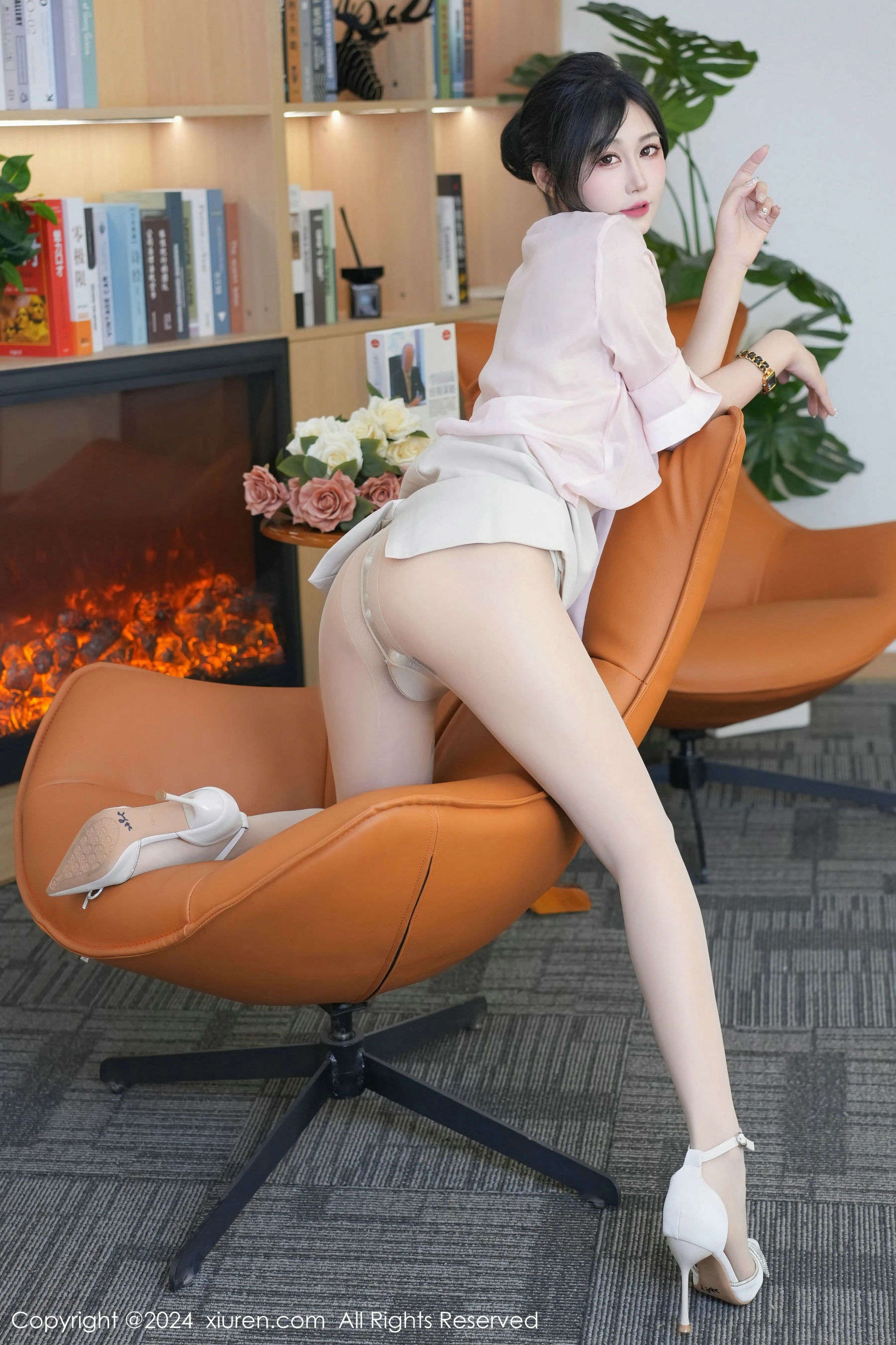 [秀人XiuRen] 2024.04.30 No.8477 laura阿姣 第2张图