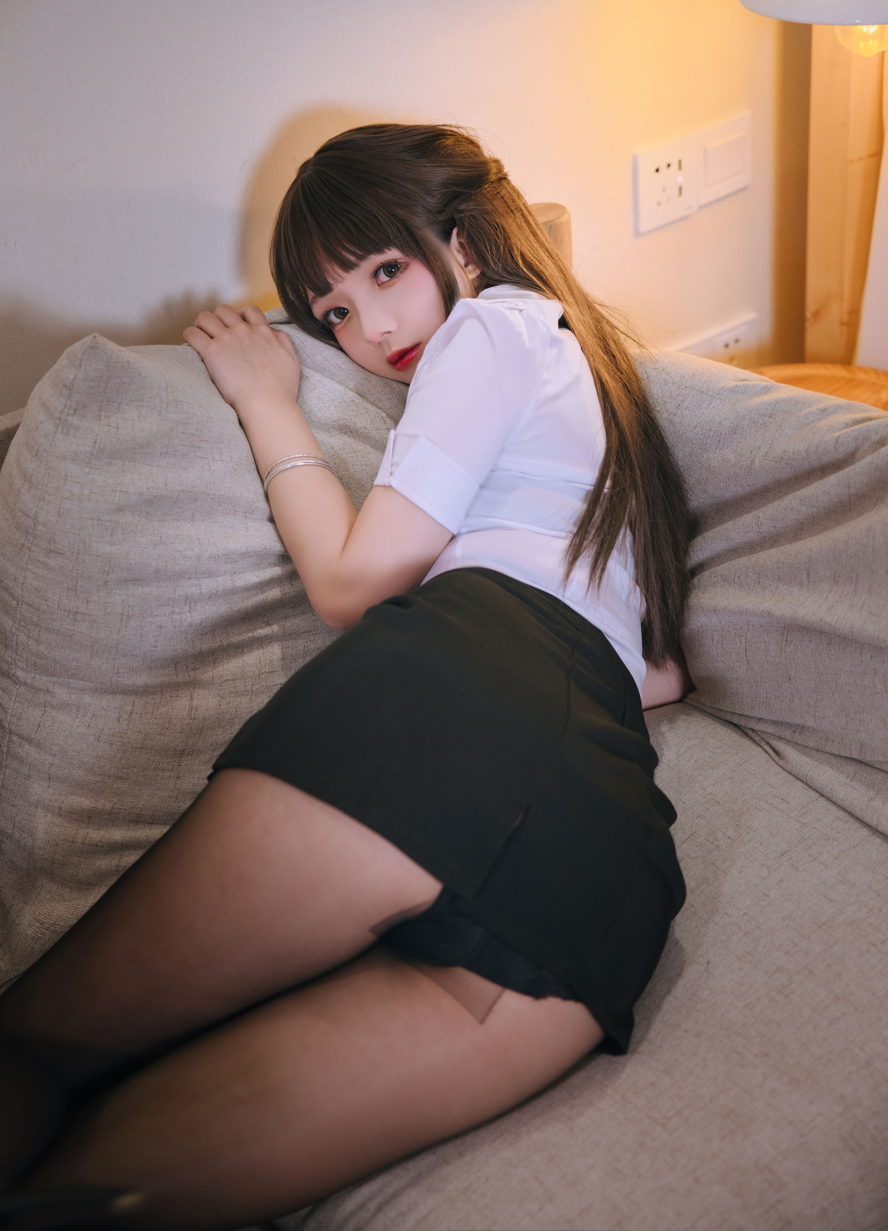 Cosplay 日奈娇 - 醉酒OL 第4张图