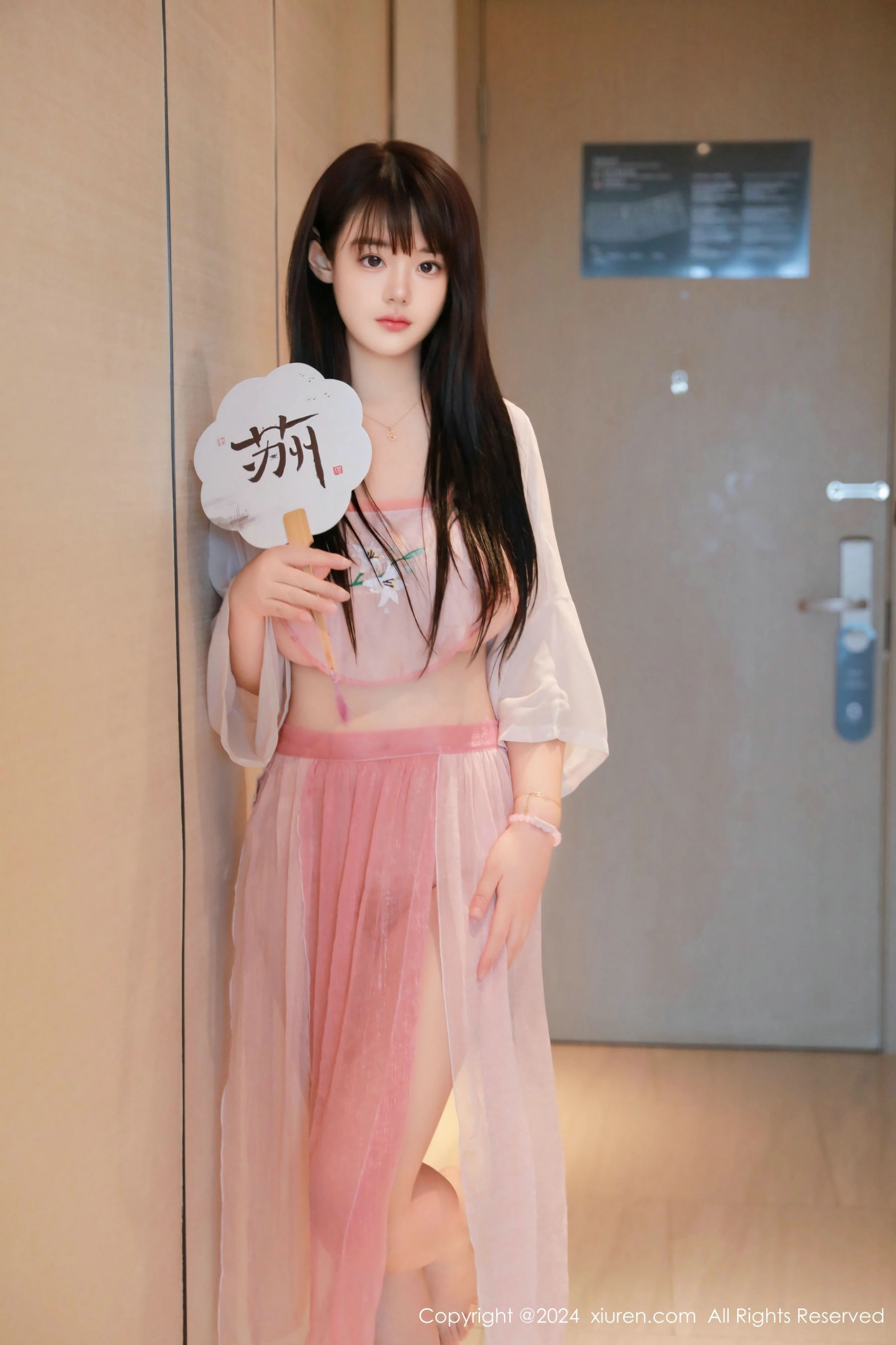 [秀人XiuRen] 2024.06.19 No.8724 陈柒柒 第1张图
