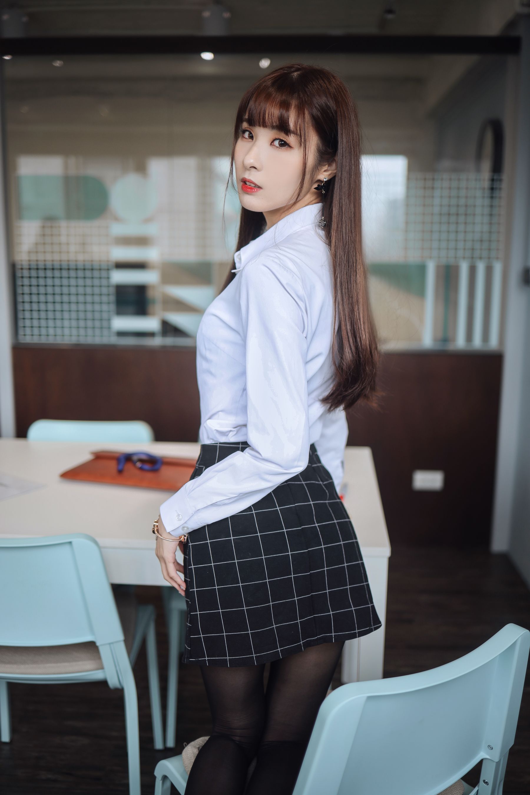 泥泥汝 - OL女郎A 第3张图