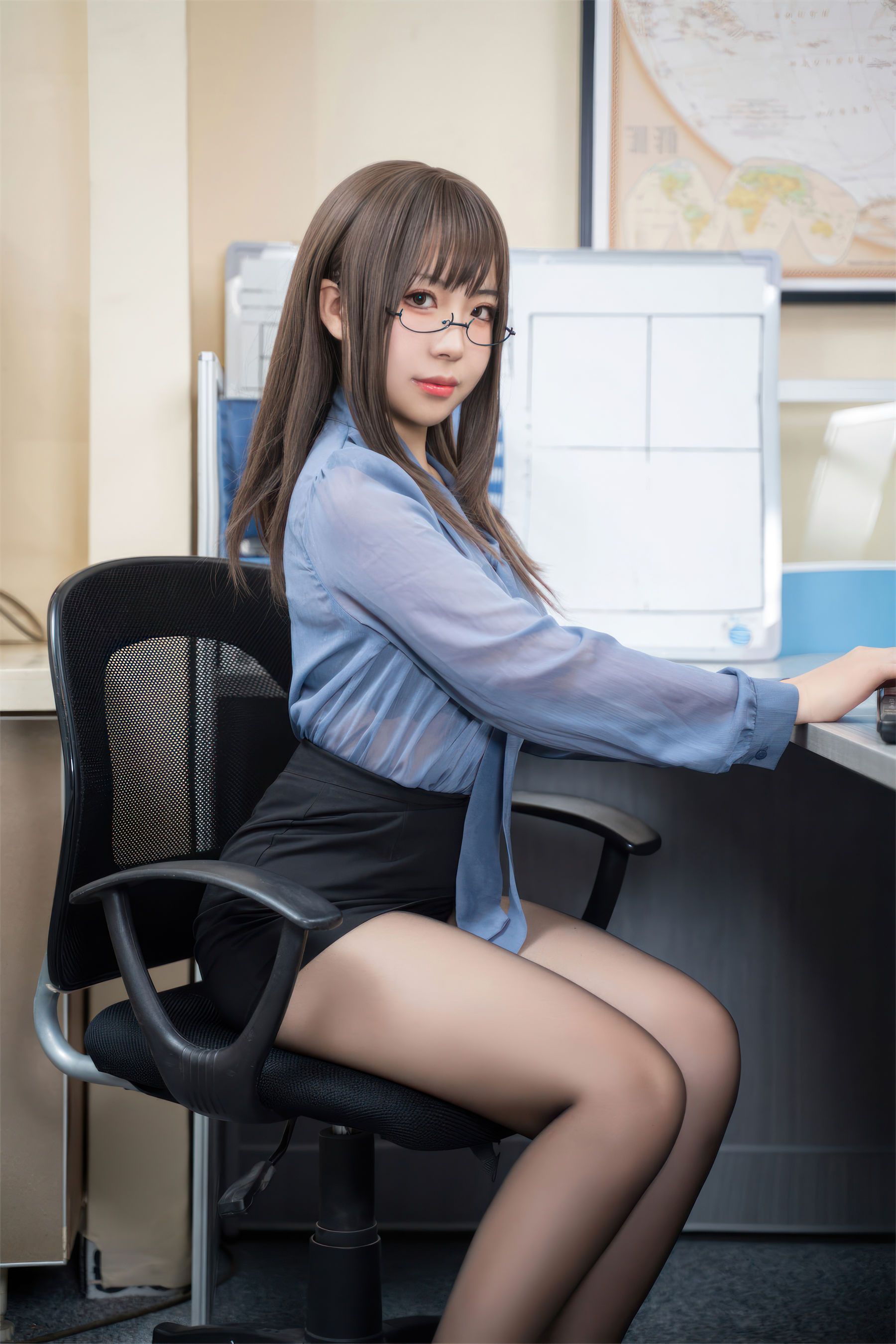 虎森森 - 黑丝眼镜娘 第1张图