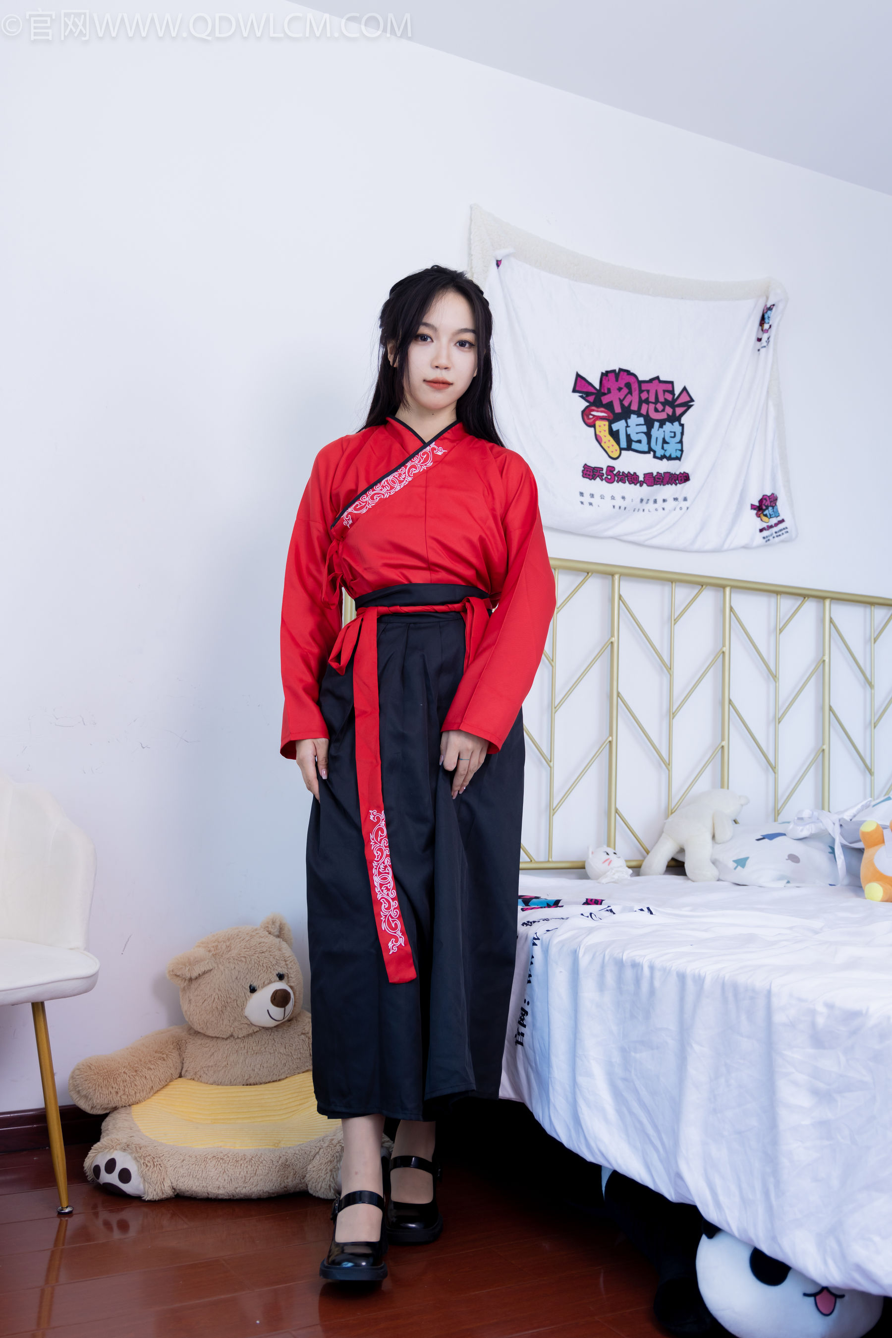 物恋传媒 No.2330 纱纱 - 汉服、皮鞋、白棉袜、薄肉丝 第2张图