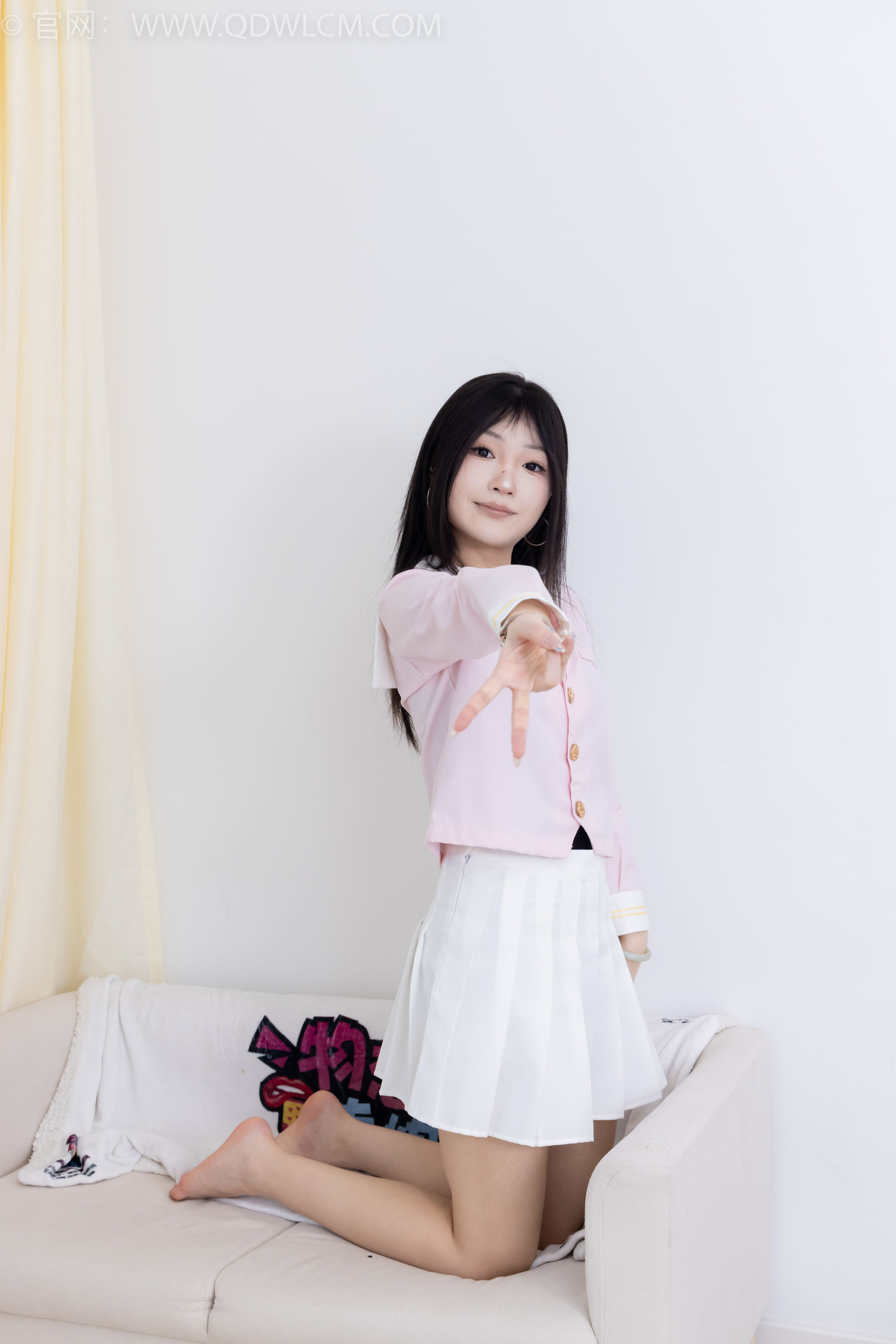 物恋传媒 No.2382 嘟嘟 - 平底凉鞋、白船袜、裸足、jk制服、裸足 第6张图