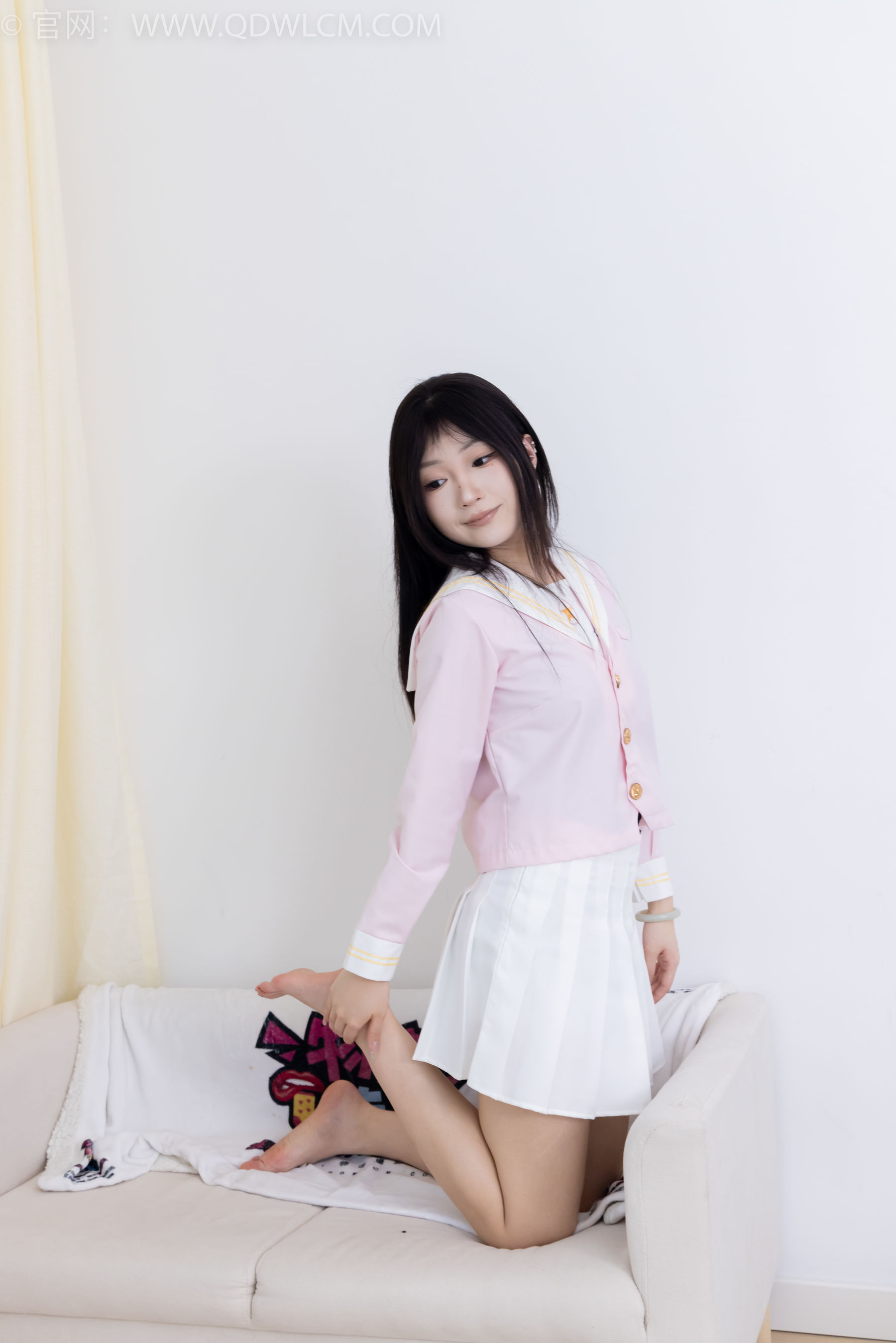 物恋传媒 No.2382 嘟嘟 - 平底凉鞋、白船袜、裸足、jk制服、裸足 第7张图